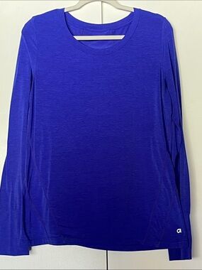 Gap GapFit Women’s Breathe Long Sleeve Crew Powerful Blue, Size Large